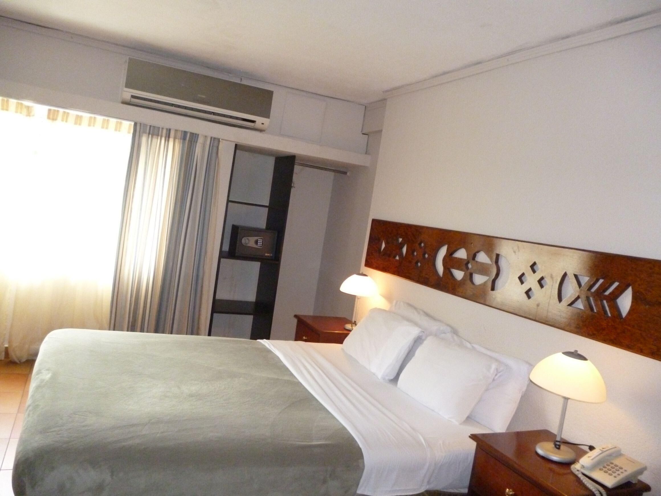 ミニバー、セーフティボックス (室内)、デスク、WiFi (無料)