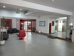 Front of property - Hotel Tower House Suites (Panama City)