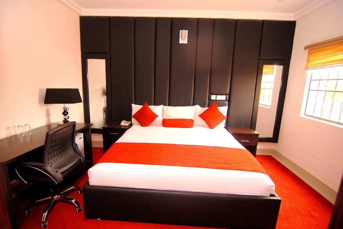 Premium bedding, desk, bed sheets