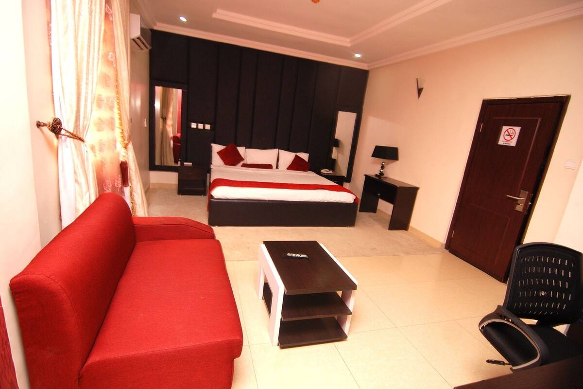 Premium bedding, desk, bed sheets
