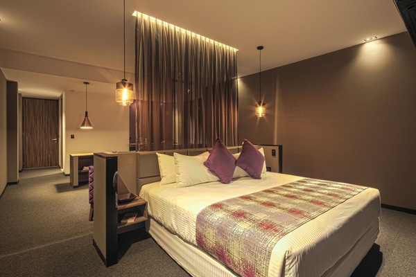 Deluxe Single Room, 1 Bedroom | In-room safe, desk, laptop workspace, blackout drapes