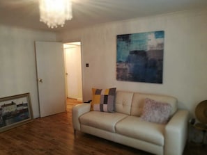 Appartement, 2 chambres | 2 chambres, fer et planche Ă repasser, accĂšs au Wi-Fi (inclus)