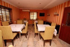 Bao gồm bữa sáng đặc sản địa phương hàng ngày