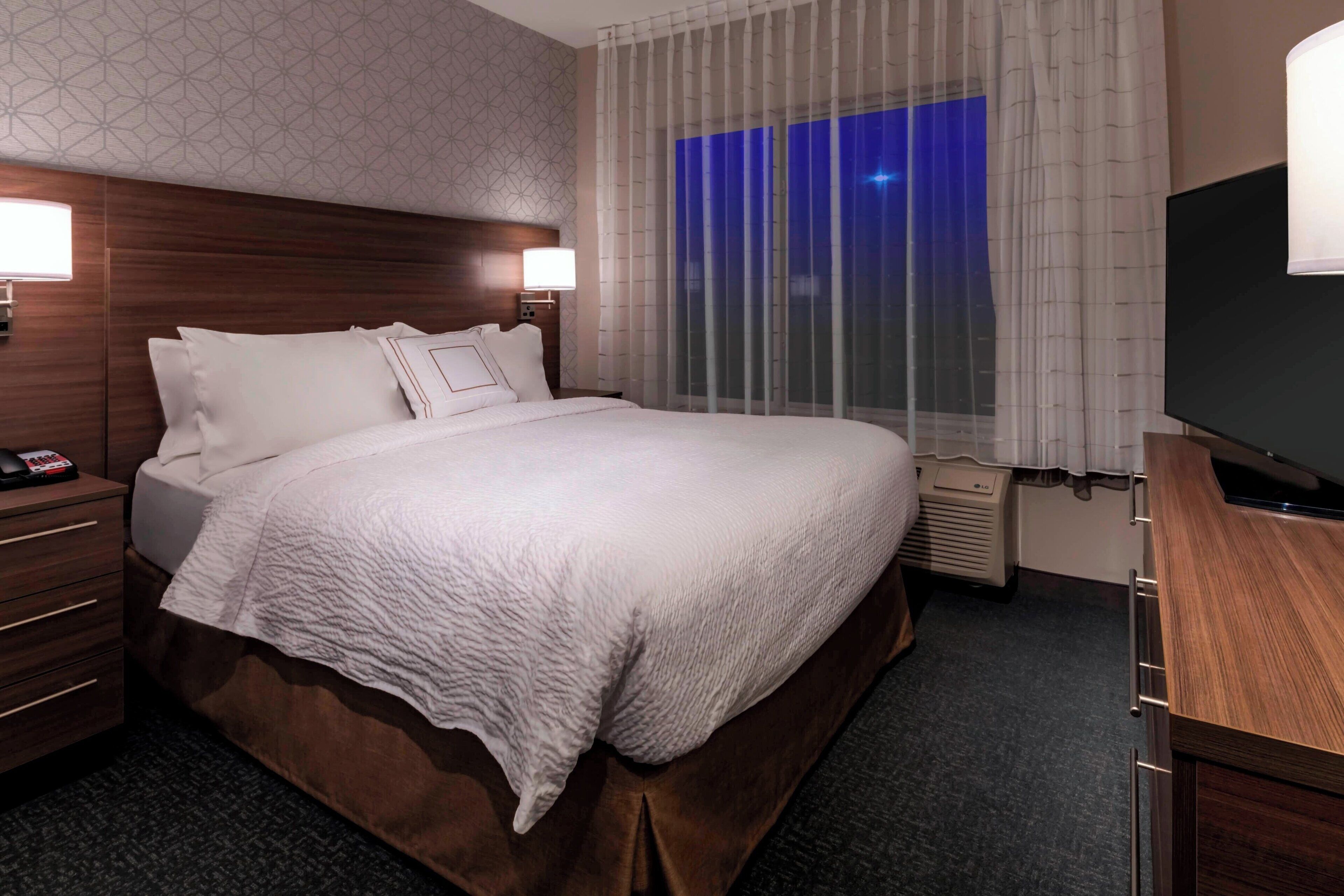 suite, 1 bedroom | desk, iron/ironing board, free wifi