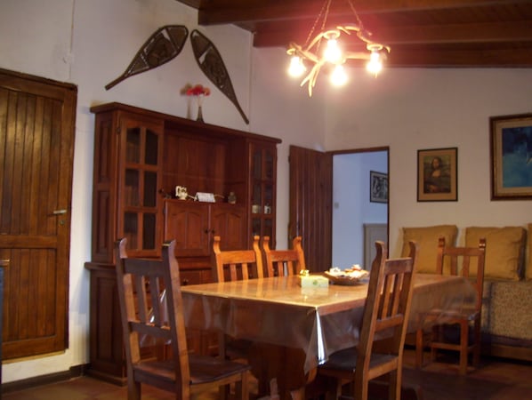 Basic House, Multiple Beds | In-room dining