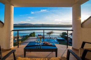 記憶床墊、迷你吧、客房內保險箱、書桌