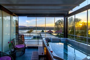 Bedden met traagschuimmatrassen, een minibar, een kluis op de kamer