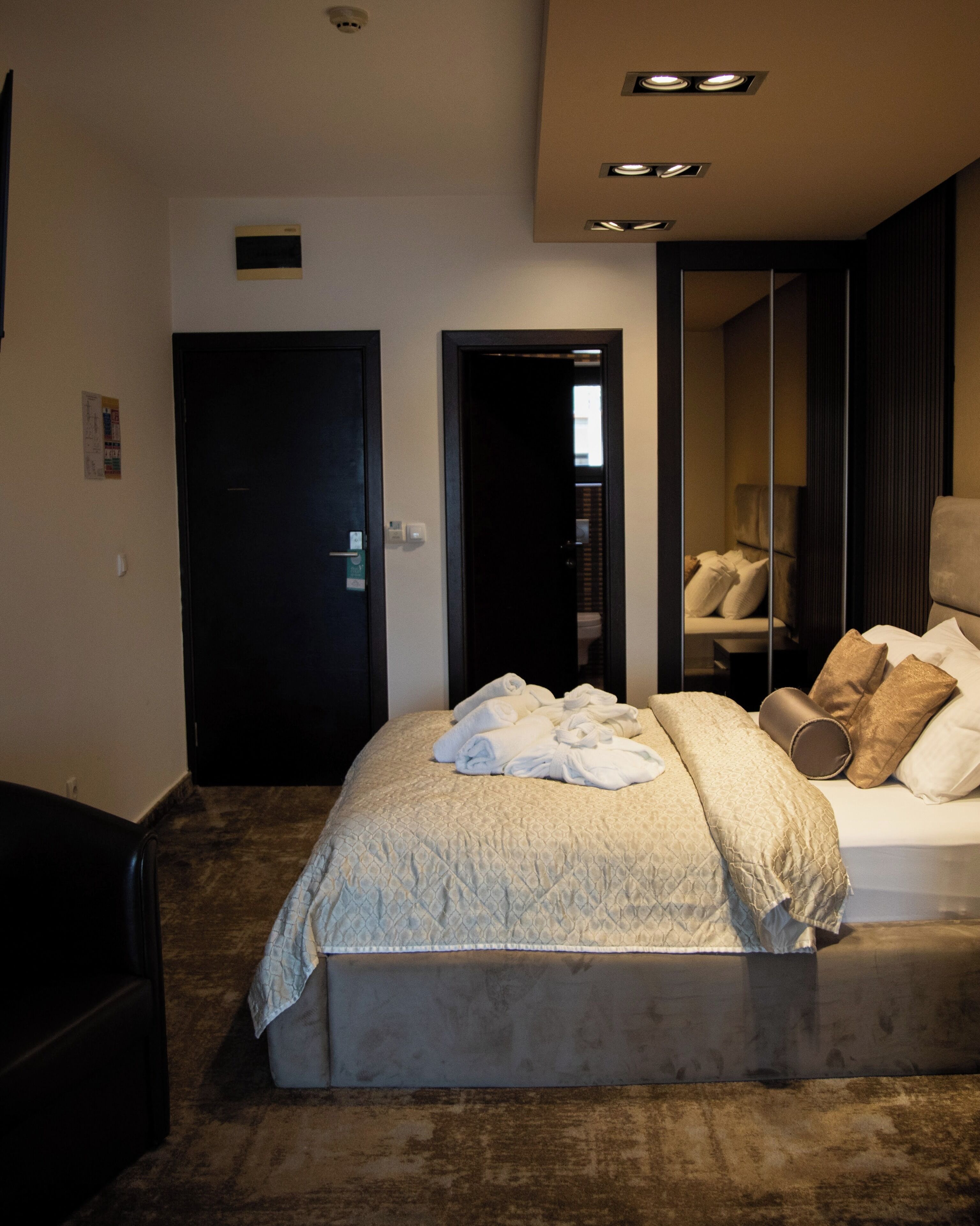 Deluxe Double Room, River View | Memory foam beds, minibar, in-room safe, desk
