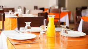 Breakfast, lunch and dinner served  - Hotel Aramo Panama (Panama City)