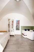 Camera Romantica con letto matrimoniale con vasca idromassaggio | In-room safe, WiFi (free), bed sheets
