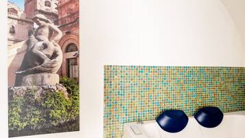 Camera Romantica con letto matrimoniale con vasca idromassaggio | Private spa tub