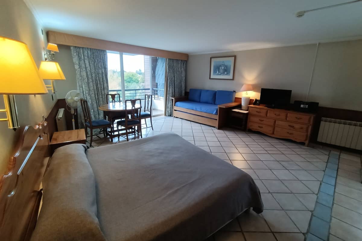 2 bedrooms, in-room safe, desk, free cots/infant beds
