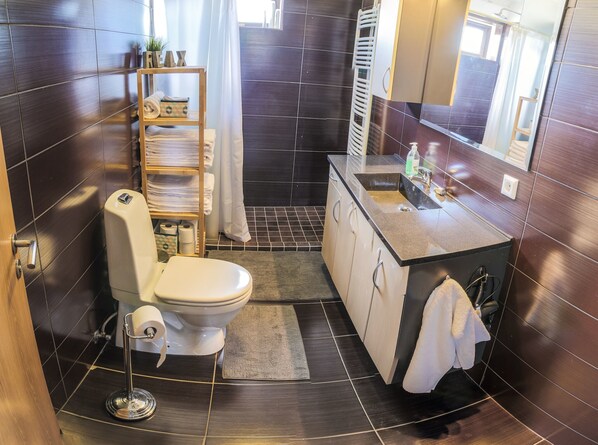Apartment, 3 Bedrooms | Bathroom | Shower, free toiletries, hair dryer, towels - Lágholt apartments (Stykkisholmur)