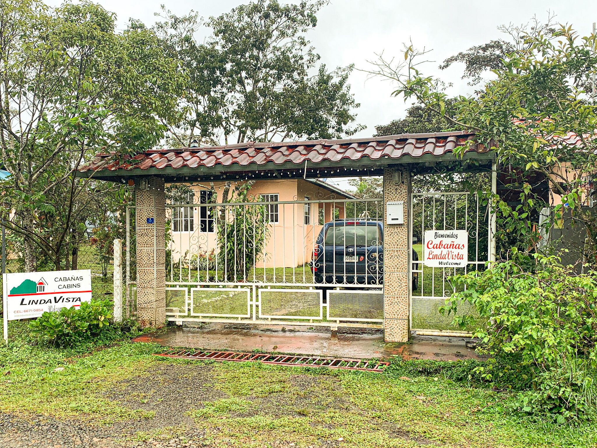 A gated entrance to a property named 'Cabanas Cabins Linda Vista Welcome'.