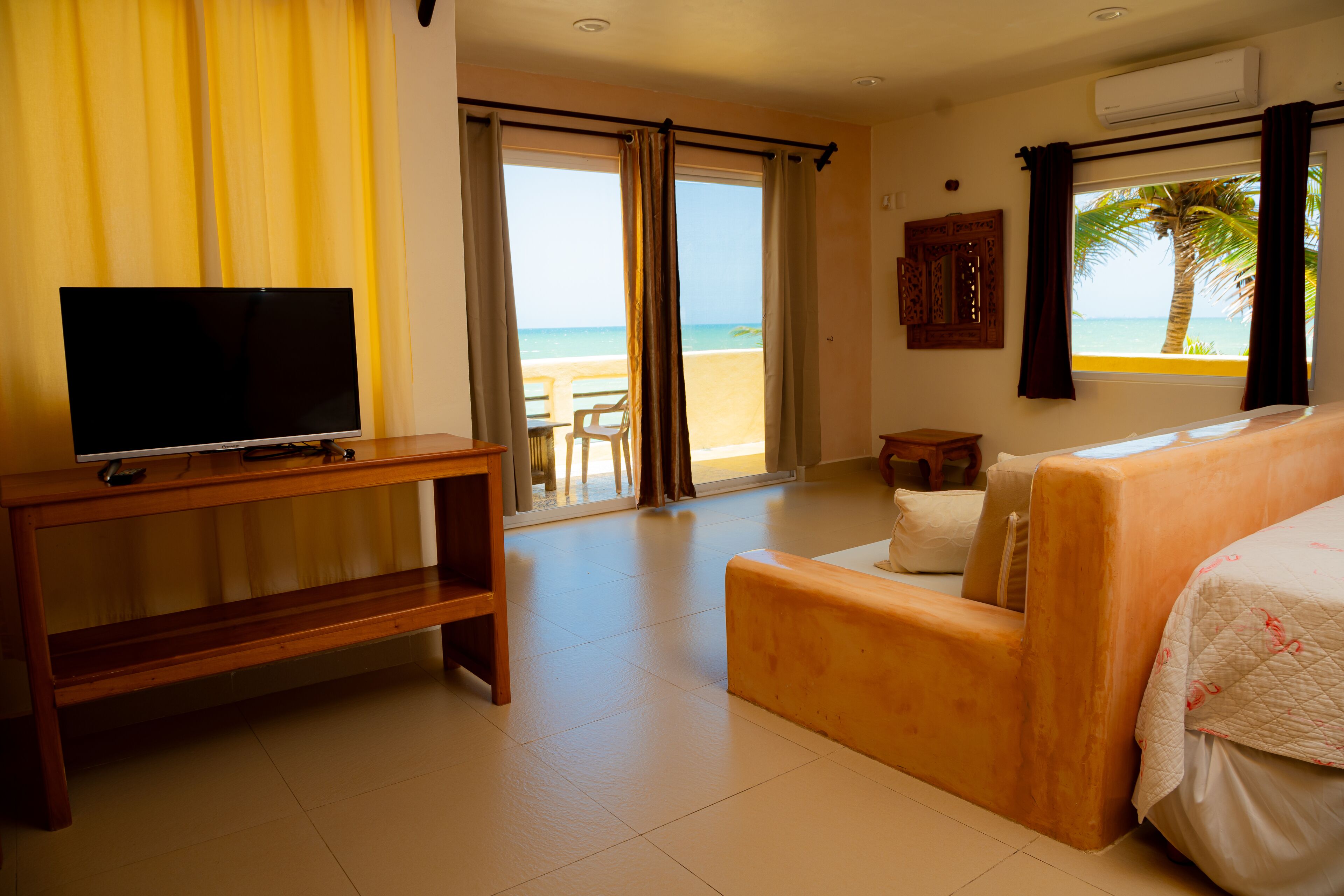 Habitación triple de lujo, 1 cama King size y sofá cama, vista al mar | Vista desde la habitación