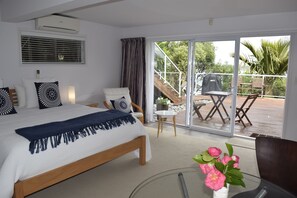 Appartement, 1 très grand lit, vue baie | Décoration personnalisée, ameublement personnalisé, bureau