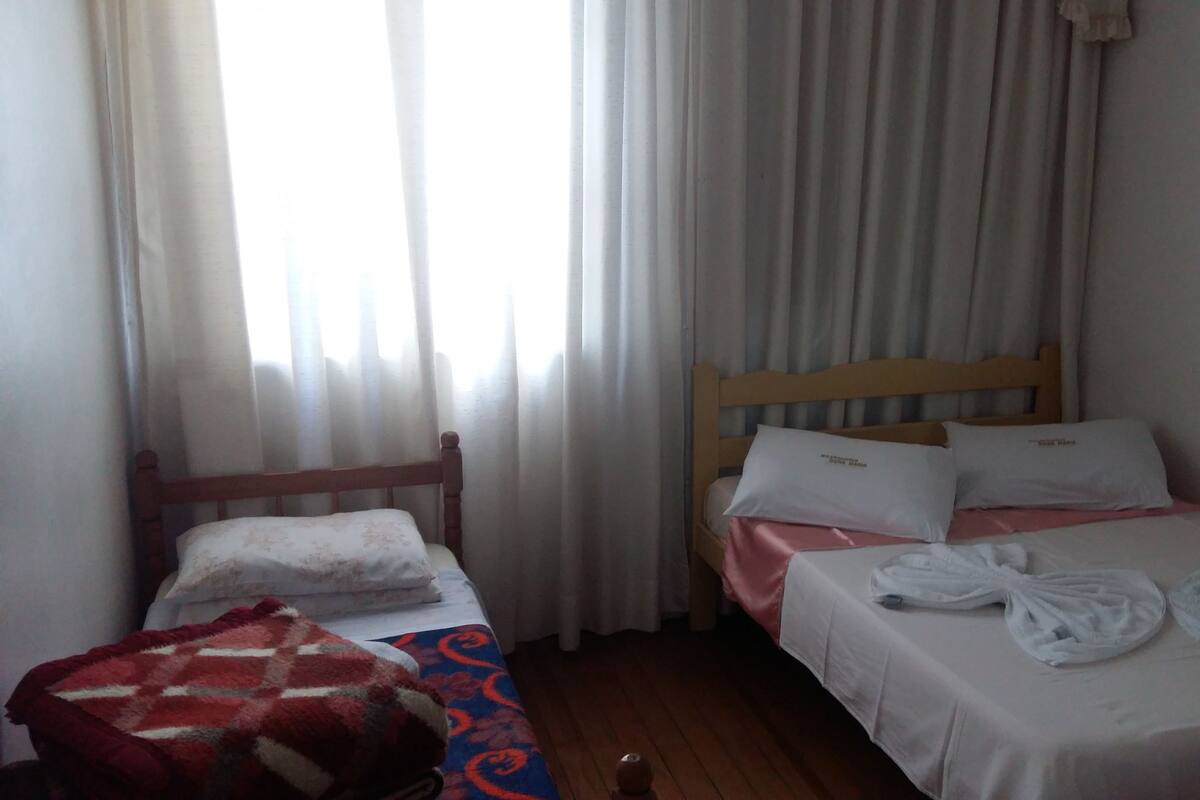 Ropa de cama de alta calidad, wifi gratis y ropa de cama