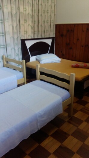 Habitación familiar, varias camas, para no fumadores | Ropa de cama de alta calidad, wifi gratis y ropa de cama