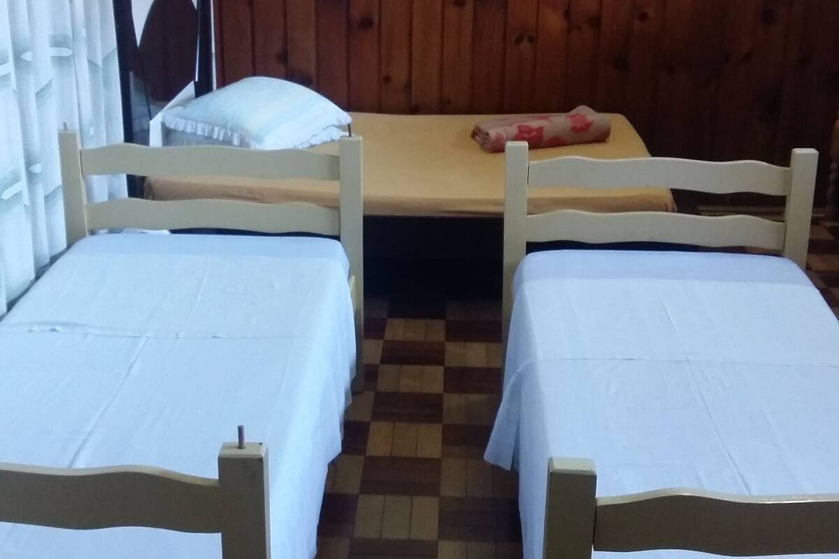 Habitación familiar, varias camas, para no fumadores | Ropa de cama de alta calidad, wifi gratis y ropa de cama
