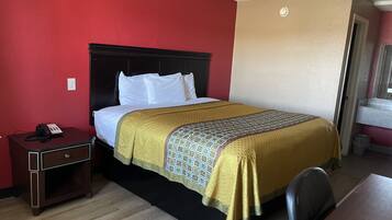 Habitación estándar, 1 cama de matrimonio grande, fumadores | Sistema de insonorización, tabla de planchar con plancha, wifi gratis