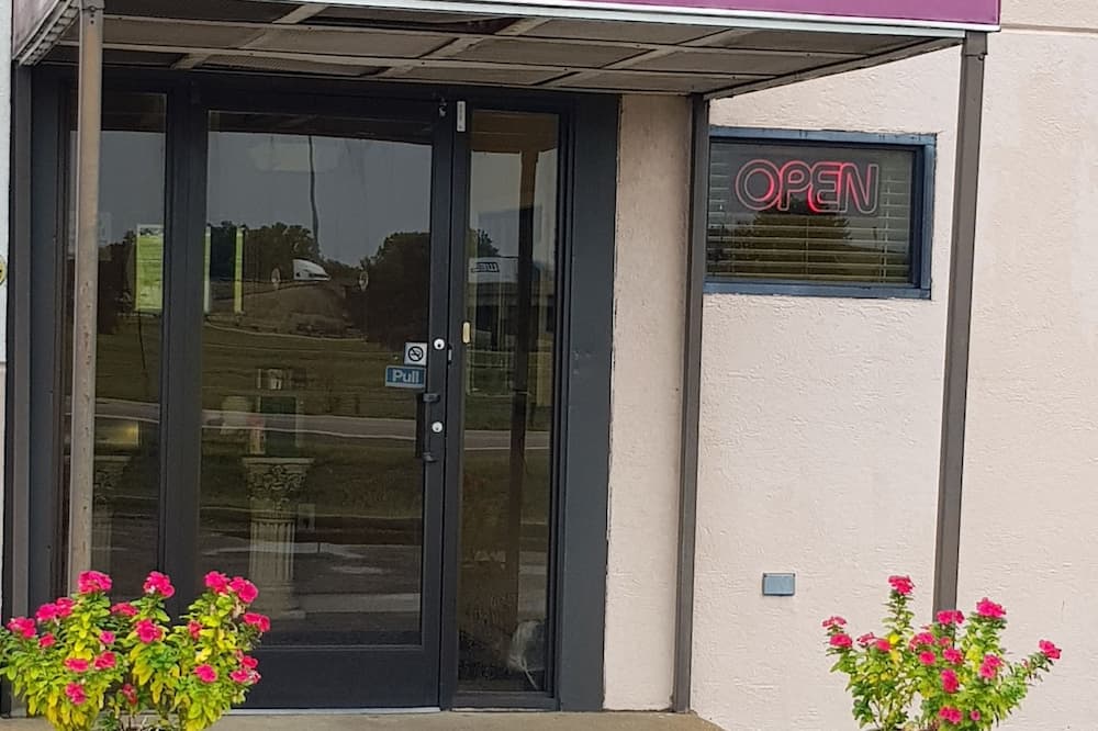 Deluxe Inn
