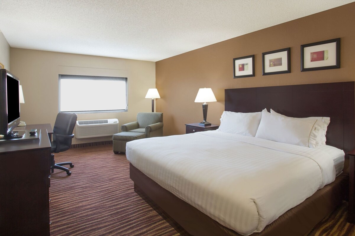 Egyptian cotton sheets, premium bedding, desk, laptop workspace