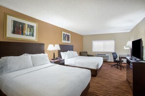 Egyptian cotton sheets, premium bedding, desk, laptop workspace - First Choice Inns at the Swell (Green River)