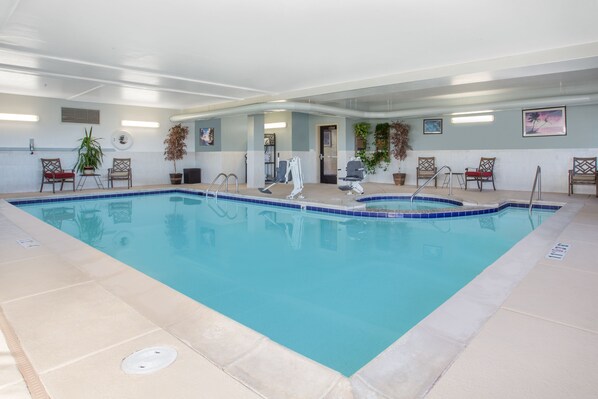 Indoor pool - First Choice Inns at the Swell (Green River)