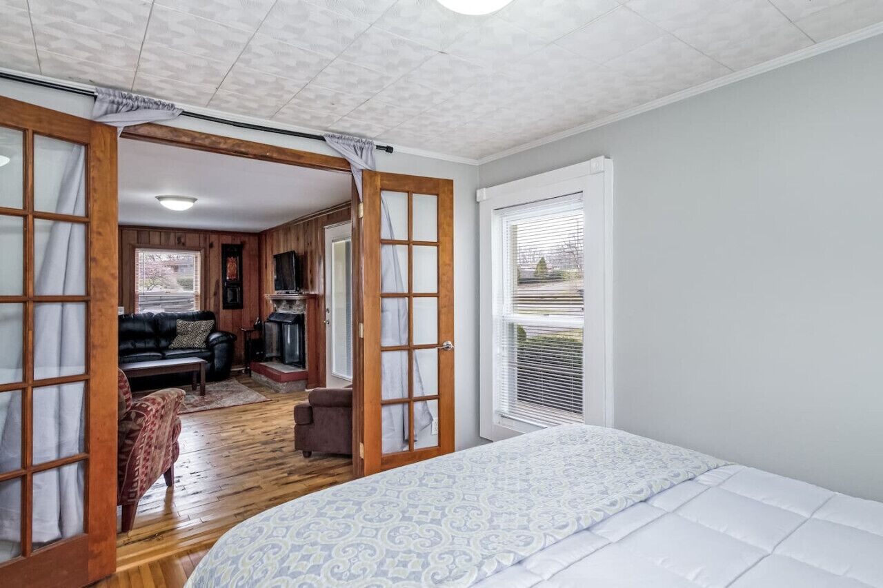 4 bedrooms, iron/ironing board, WiFi