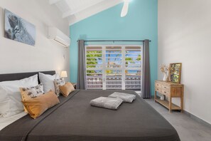 4 chambres, coffres-forts dans les chambres, fer et planche à repasser