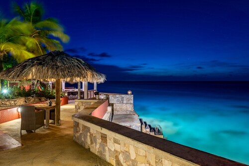 Exceptional oceanfront villa with direct private access to the Caribbean Sea