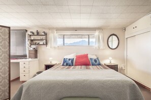 2 slaapkamers, een bureau, een strijkplank/strijkijzer, gratis wifi