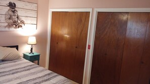 1 bedroom, in-room safe, desk, iron/ironing board