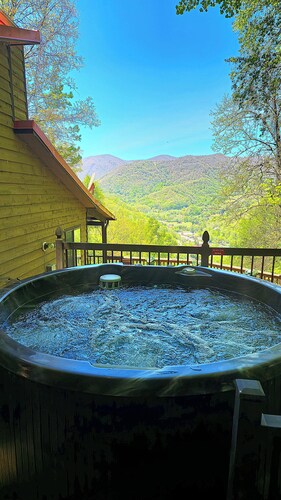 The" Hawks Nest" offers the Best Views In The Valley