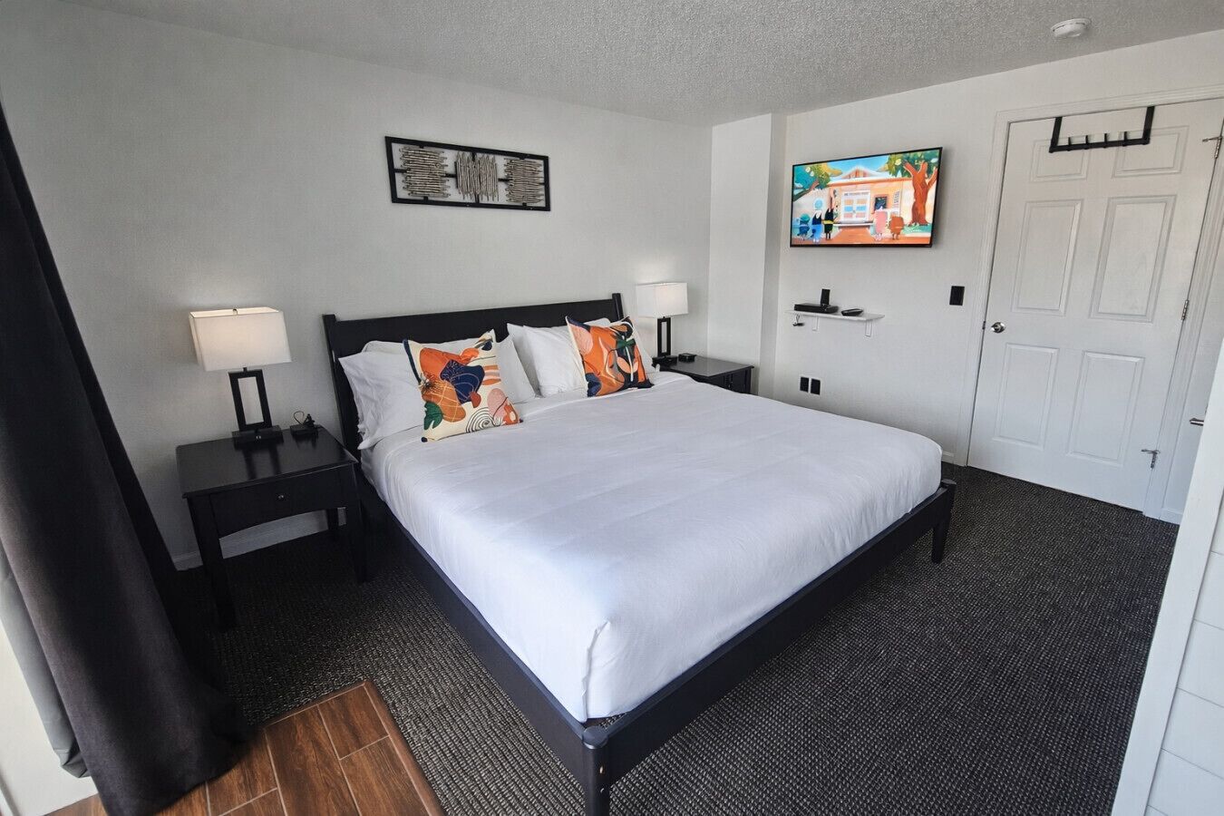 Master Bedroom | Cable TV | King Bed