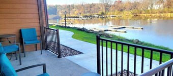 *Pool/Hot Tub| Cozy 2 BR Condo | Waterfront | Downtown | Riverwalk Retreat