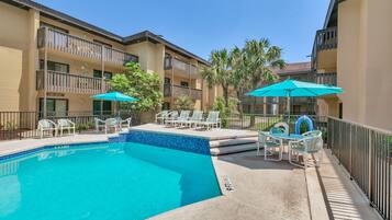 Piscine extérieure, piscine chauffée