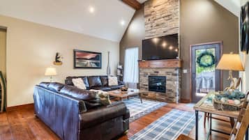 Smart-TV, Kamin, Videospiele, DVD-Player