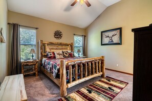 6 bedrooms, iron/ironing board, free WiFi, bed sheets - Special Discounts - pastors, military, teachers, & 1st responders! (Hollister)