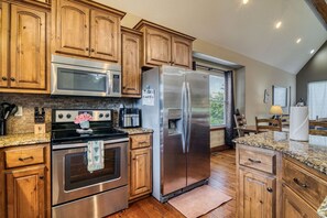 Fridge, microwave, oven, stovetop - Special Discounts - pastors, military, teachers, & 1st responders! (Hollister)