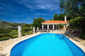 Piscine extérieure, piscine chauffée