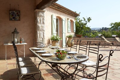 Luxury Provencal villa with heated pool and gym in St Paul