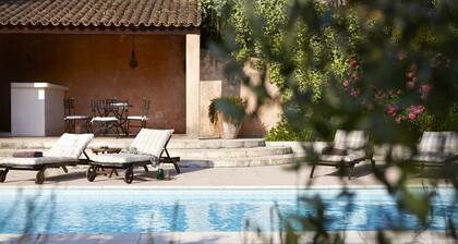Grande maison provencale, avec piscine, récemment renovée a St paul