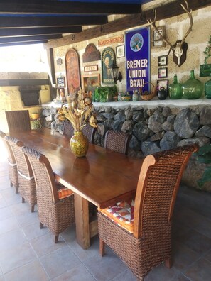 Outdoor dining