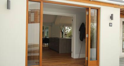 Open Plan Holiday Cottage Within Walking Distance Of Westbourne And Beach