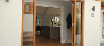 Open Plan Holiday Cottage Within Walking Distance Of Westbourne And Beach