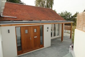 Exterior detail - Open Plan Holiday Cottage Within Walking Distance Of Westbourne And Beach (Poole)