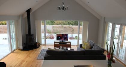 Open Plan Holiday Cottage Within Walking Distance Of Westbourne And Beach