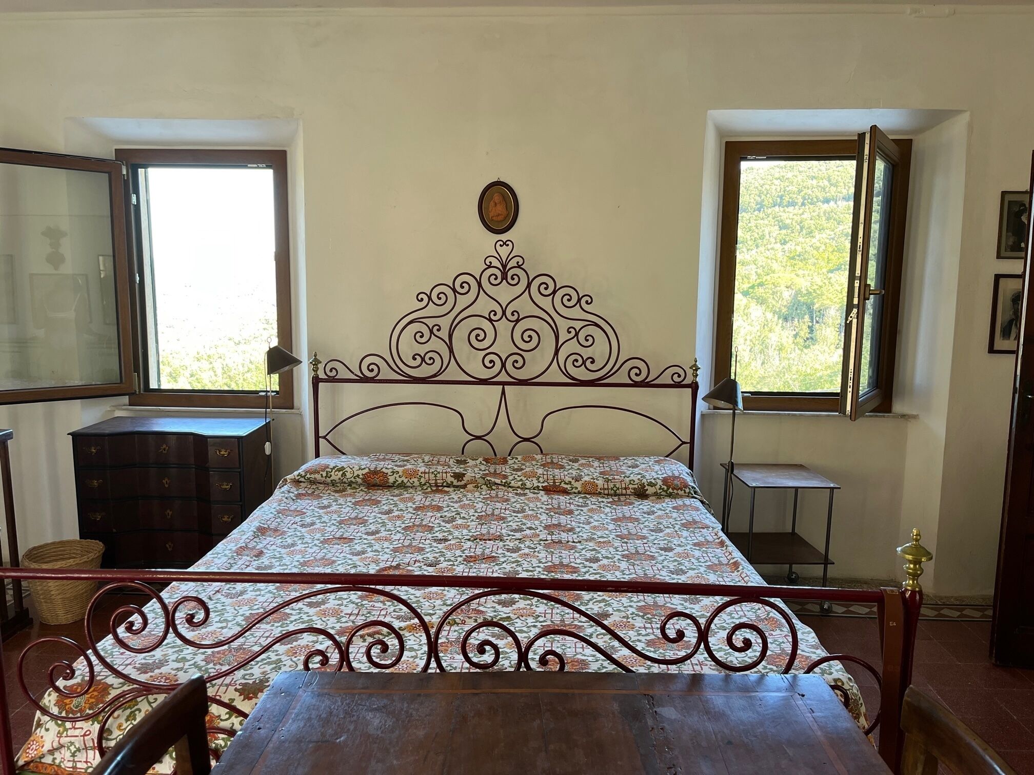 3 camere, una scrivania, ferro/asse da stiro, culla da viaggio