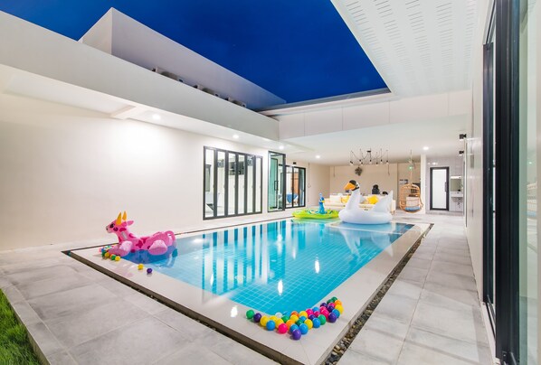 4-Bedroom Villa | Living area | 55-inch Smart TV with cable channels, TV - OYO Le Villa Hua Hin (Hua Hin)